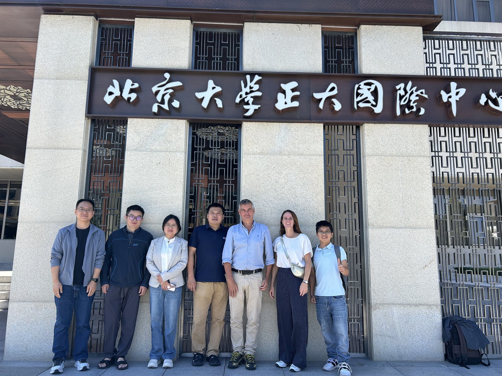 Johan Hofkens and Elke Debroye visit PKU